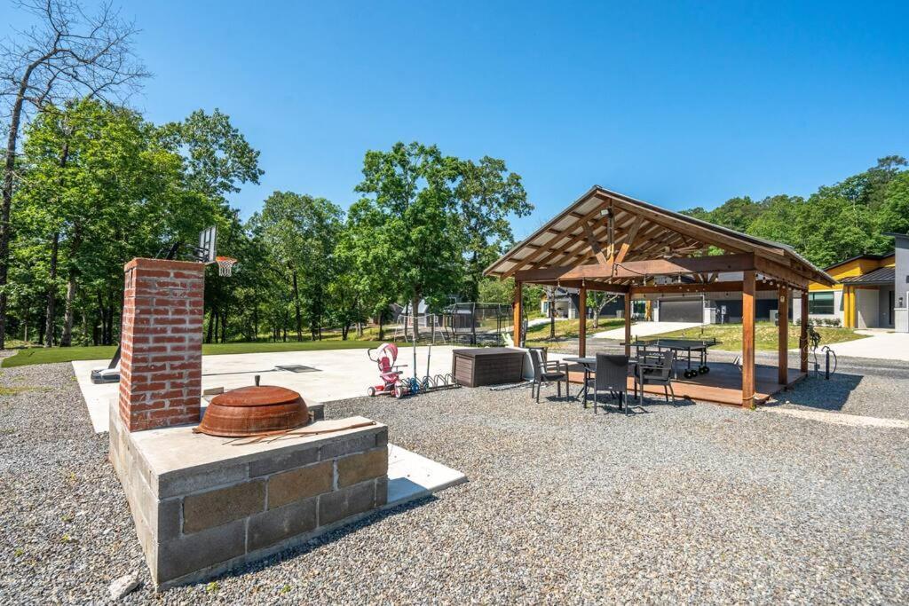 Modern Retreat 10 Min-Oaklawn Bbq Grill Pavillion Kids Playground Villa Hot Springs Exterior photo