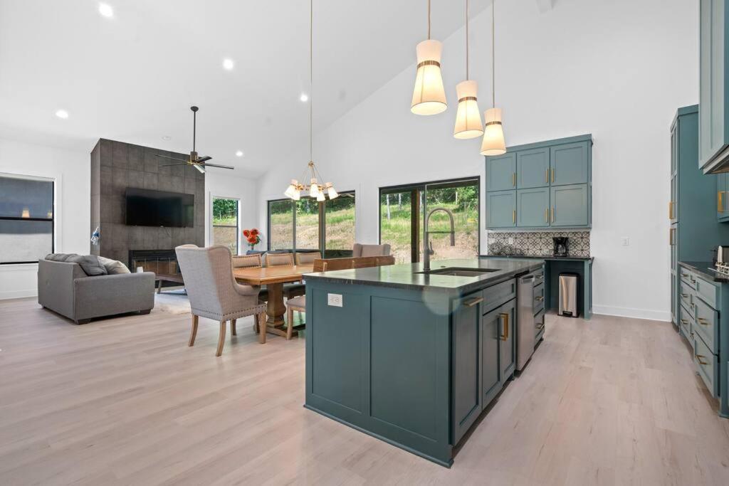 Modern Retreat 10 Min-Oaklawn Bbq Grill Pavillion Kids Playground Villa Hot Springs Exterior photo